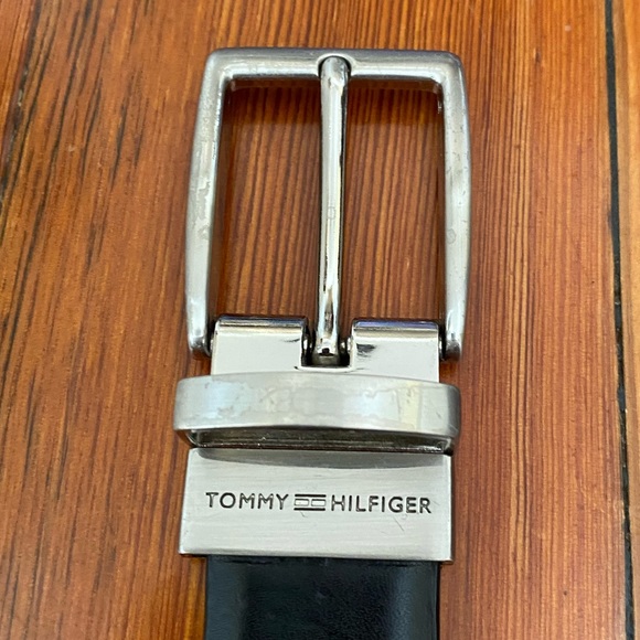 Tommy Hilfiger Reversible Leather Belt - Picture 2 of 2